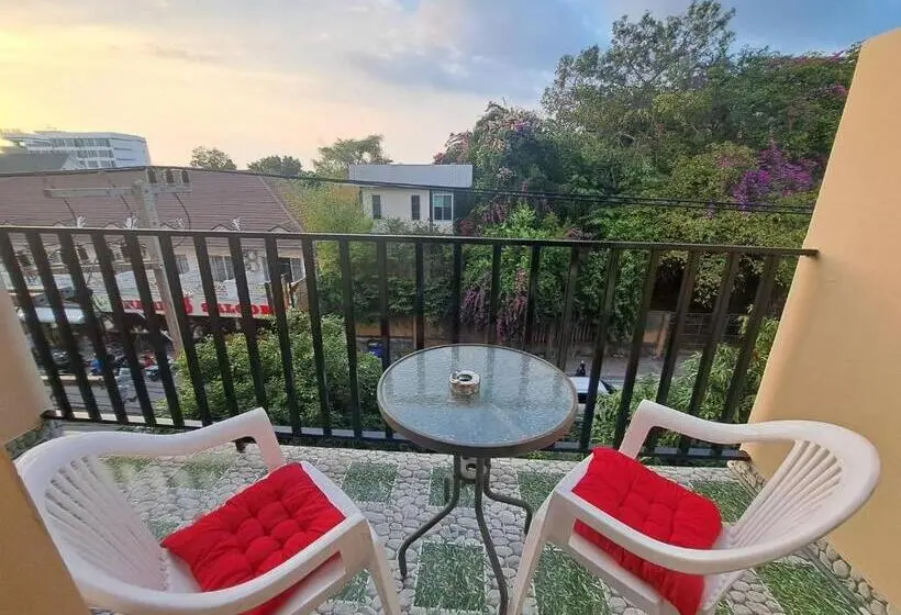 استودیو استاندارد با بالکن, Patamnak Beach Guesthouse