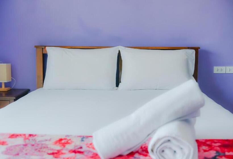 Estúdio Estandar com Sacada, Patamnak Beach Guesthouse