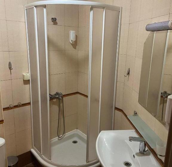 اتاق لوکس چهار تخته, хотел юг