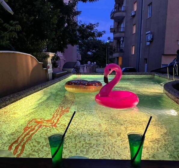 اتاق لوکس چهار تخته, хотел юг