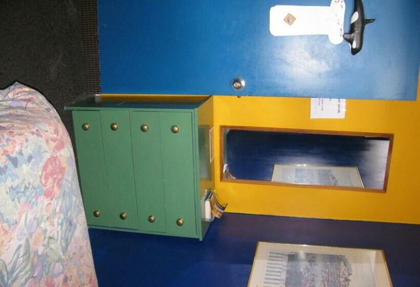 חדר סטנדרט יחיד, Atlantis Backpackers