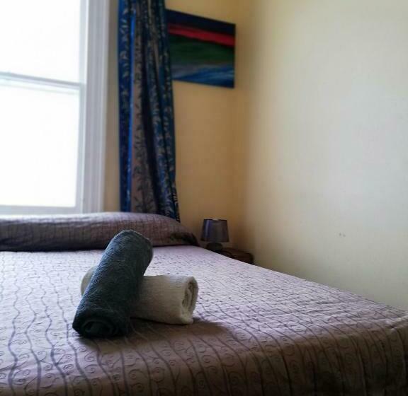 חדר אקונומי, Empire Hotel Backpackers