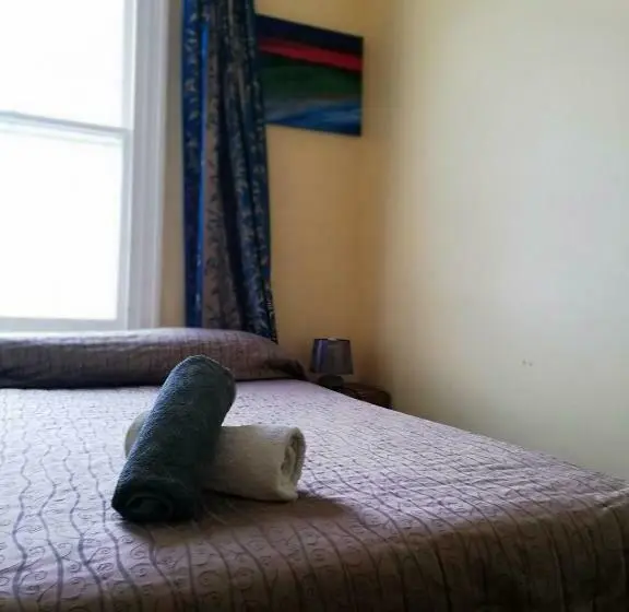اتاق اکونومی, Empire Hotel Backpackers