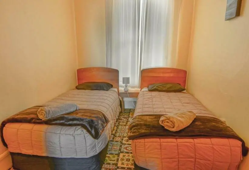 اتاق اکونومی, Empire Hotel Backpackers