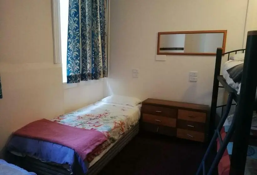 اتاق خانوادگی, Empire Hotel Backpackers