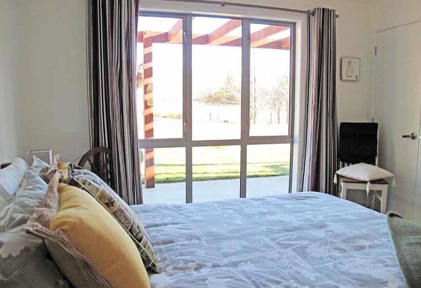 اتاق استاندارد با سرویس بهداشتی مشترک, Vines On Bannockburn