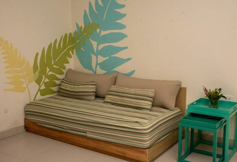 سوییت جونیور, Costa Pacifica Resort