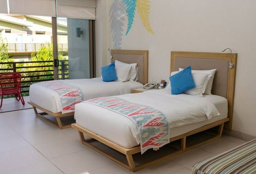 سوییت جونیور, Costa Pacifica Resort