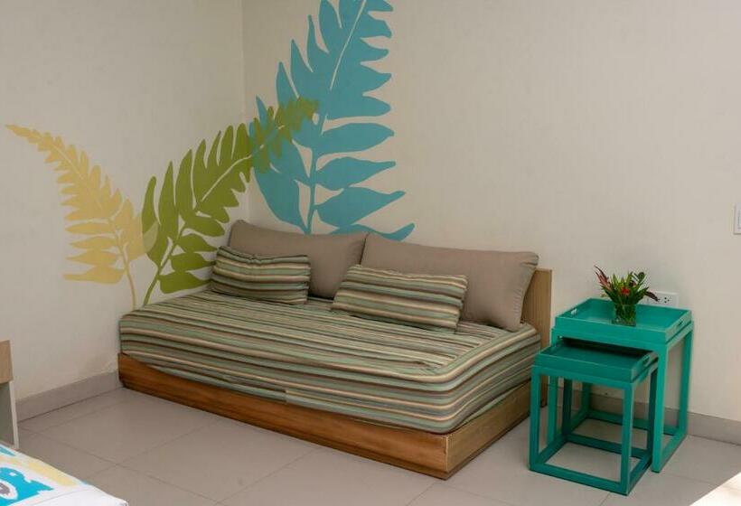 سوییت جونیور, Costa Pacifica Resort