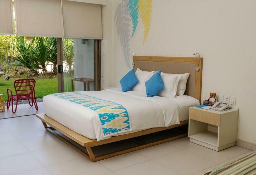 سوییت جونیور, Costa Pacifica Resort