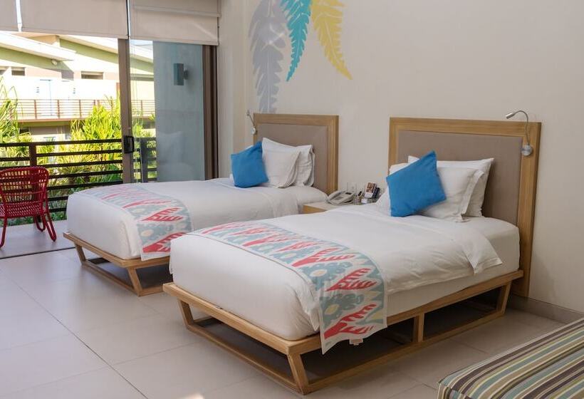 سوییت جونیور, Costa Pacifica Resort