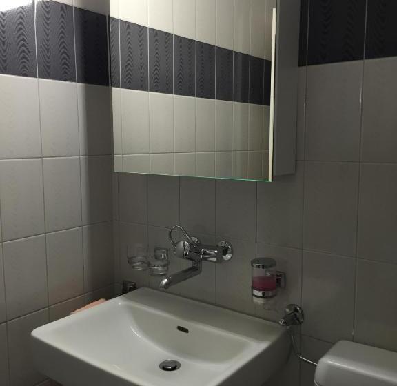 スタンダードシングルルーム, Bahnhof