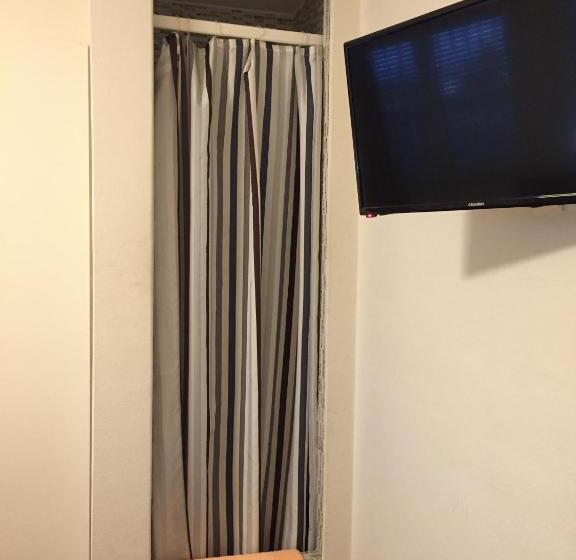 バスルーム共有のシングルスタンダード, Bahnhof