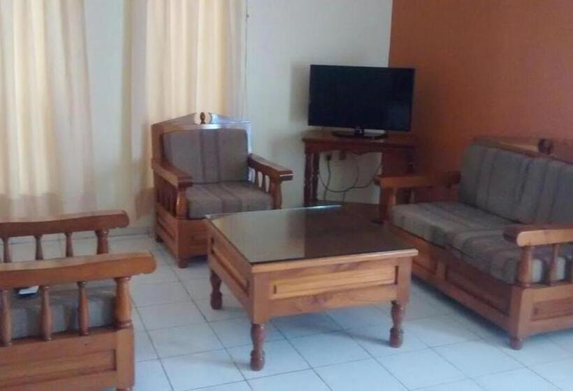 סוויטת ג'וניור, Gina