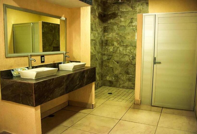 סוויטת סופריור, Gina