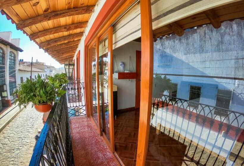 디럭스 트리플 룸, Real Carretero