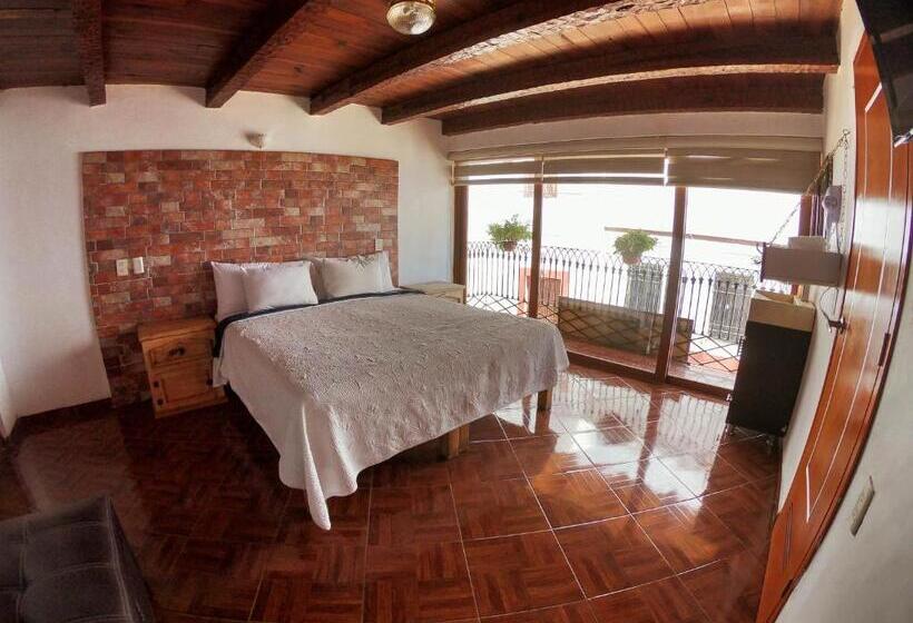 디럭스 트리플 룸, Real Carretero