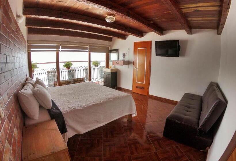 디럭스 트리플 룸, Real Carretero