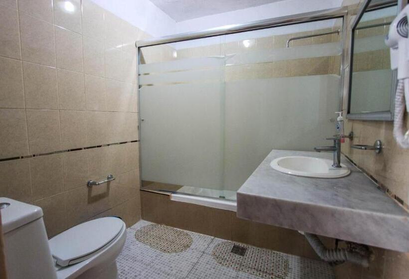 디럭스 트리플 룸, Real Carretero