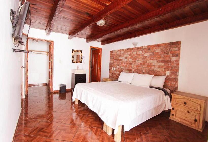 스탠다드 스튜디오 (테라스구비), Real Carretero