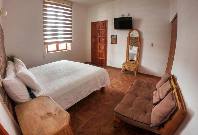 스탠다드 스튜디오 (테라스구비), Real Carretero