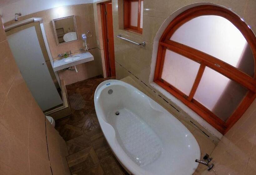 스탠다드 스튜디오 (테라스구비), Real Carretero