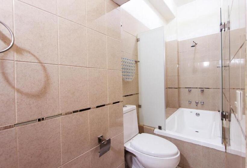 이코노미 룸, Real Carretero