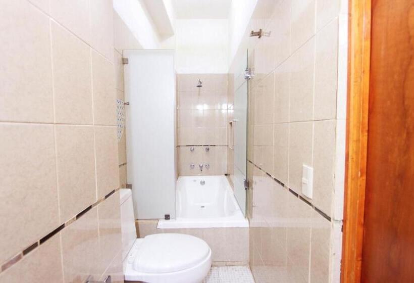 이코노미 룸, Real Carretero