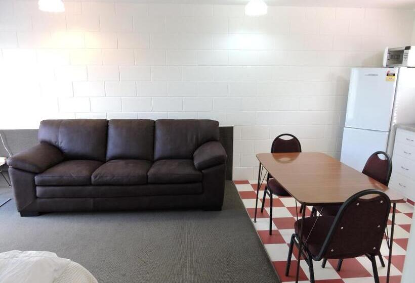 חדר אקונומי, Maple Lodge Motel