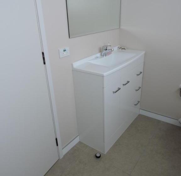 חדר אקונומי, Maple Lodge Motel