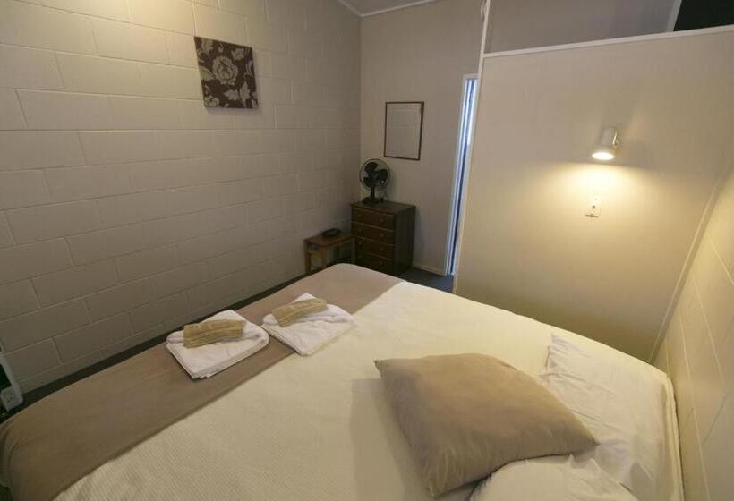 חדר אקונומי, Maple Lodge Motel