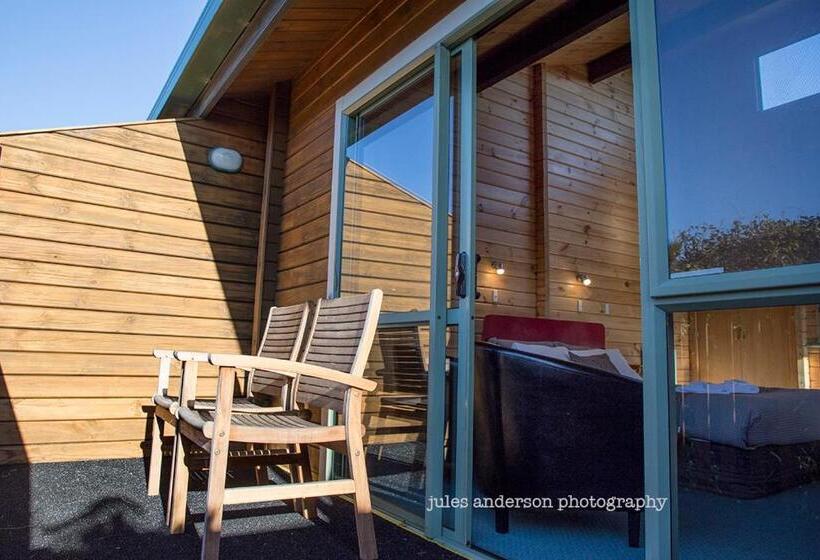 Студия Стандарт, Paparoa Park Motel