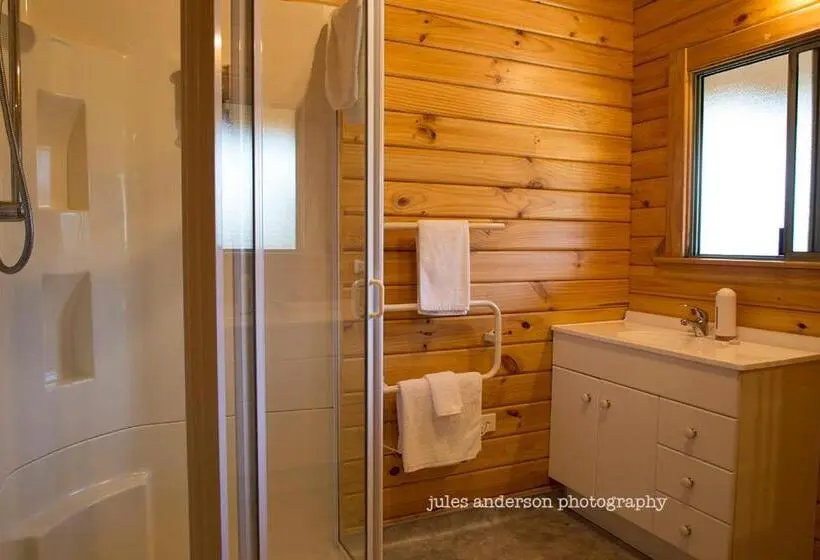 Standard-studio, Paparoa Park Motel