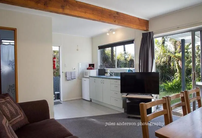 Maja/Mökki, Paparoa Park Motel