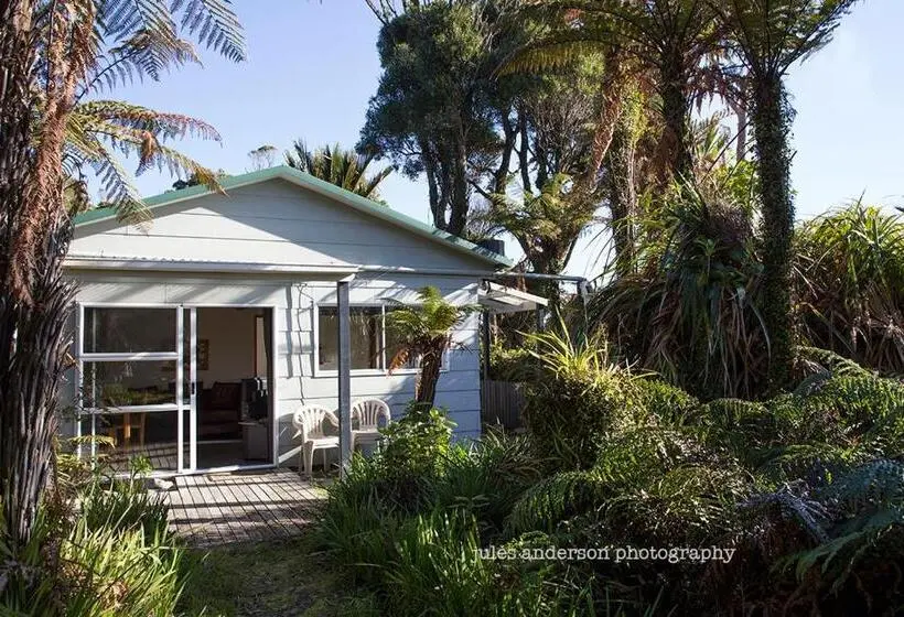 Maja/Mökki, Paparoa Park Motel