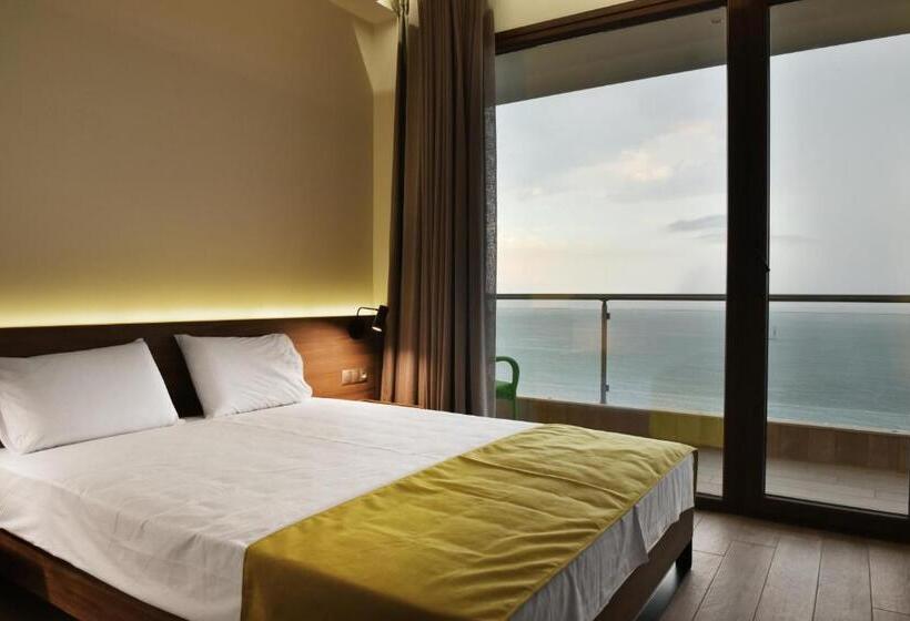 Family Suite, Mistral