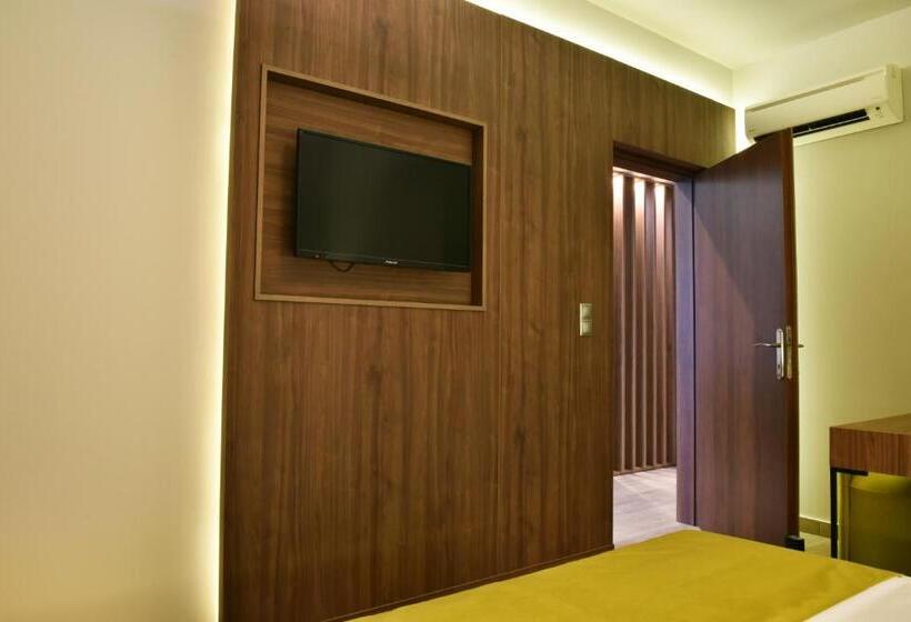 スイート（家族用）, Mistral