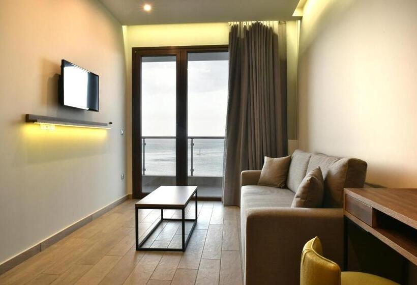 スイート（家族用）, Mistral