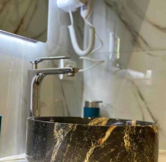 חדר סטנדרט לשלושה עם מרפסת, Troy Aparthotel Durres