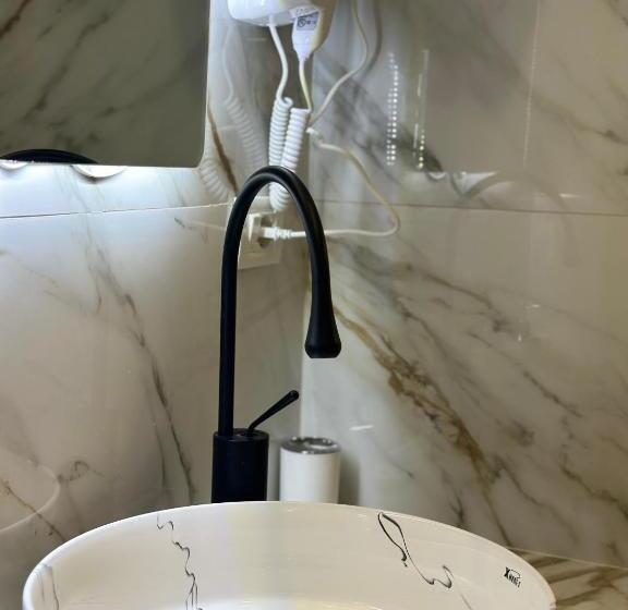 חדר סטנדרט לשלושה עם מרפסת, Troy Aparthotel Durres