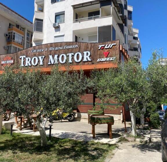 חדר סטנדרט לארבעה, Troy Aparthotel Durres