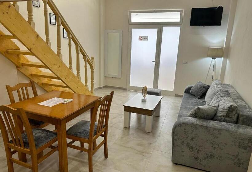 חדר סטנדרט לארבעה, Troy Aparthotel Durres