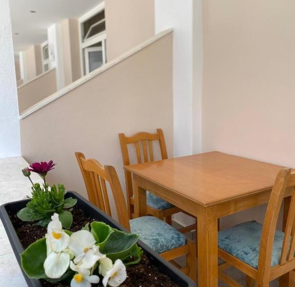 חדר לארבעה סטנדרטי עם מרפסת, Troy Aparthotel Durres