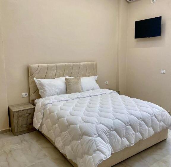 발코니가 있는 4인용 스탠다드 룸, Troy Aparthotel Durres