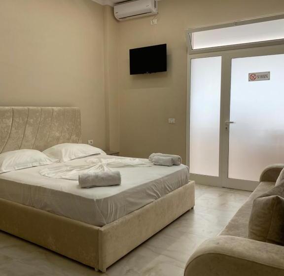 חדר לארבעה סטנדרטי עם מרפסת, Troy Aparthotel Durres