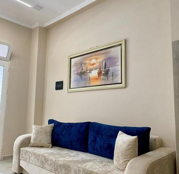 발코니가 있는 4인용 스탠다드 룸, Troy Aparthotel Durres