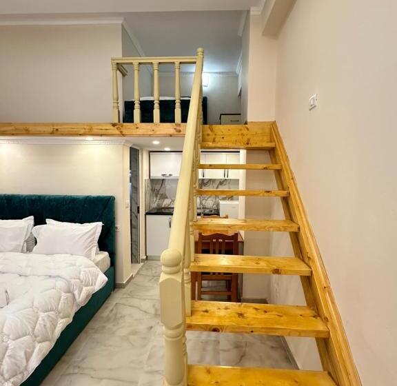 חדר סטנדרט לשלושה עם מרפסת, Troy Aparthotel Durres