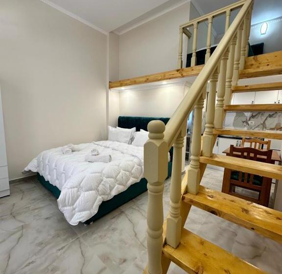 חדר סטנדרט לשלושה עם מרפסת, Troy Aparthotel Durres