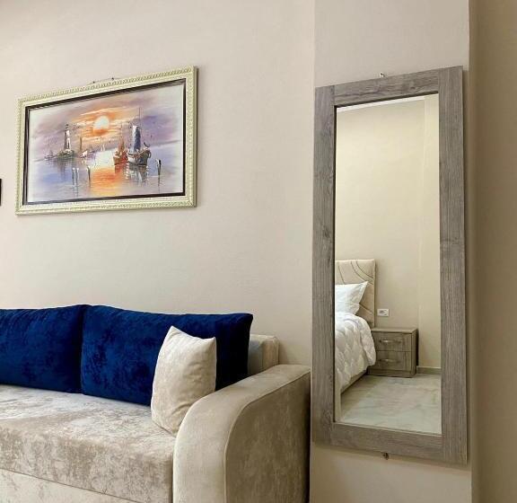 חדר לארבעה סטנדרטי עם מרפסת, Troy Aparthotel Durres