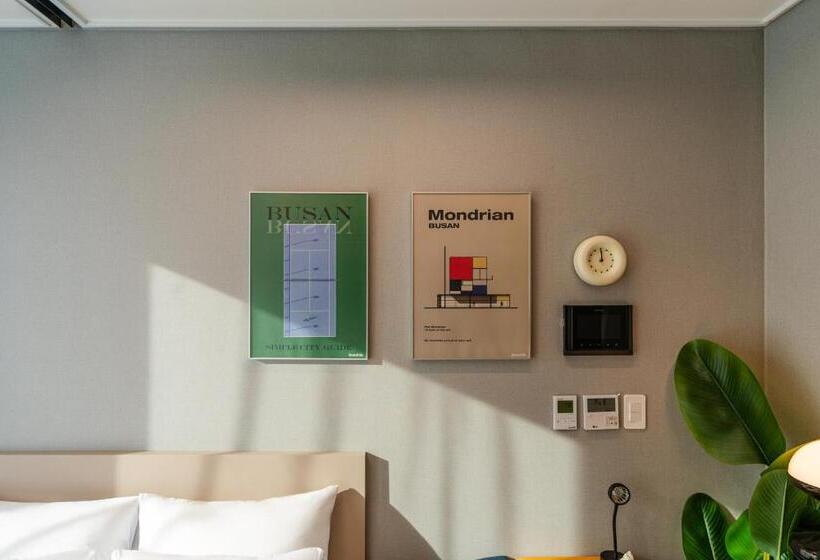 Camera Superiore, Radiant Nampo